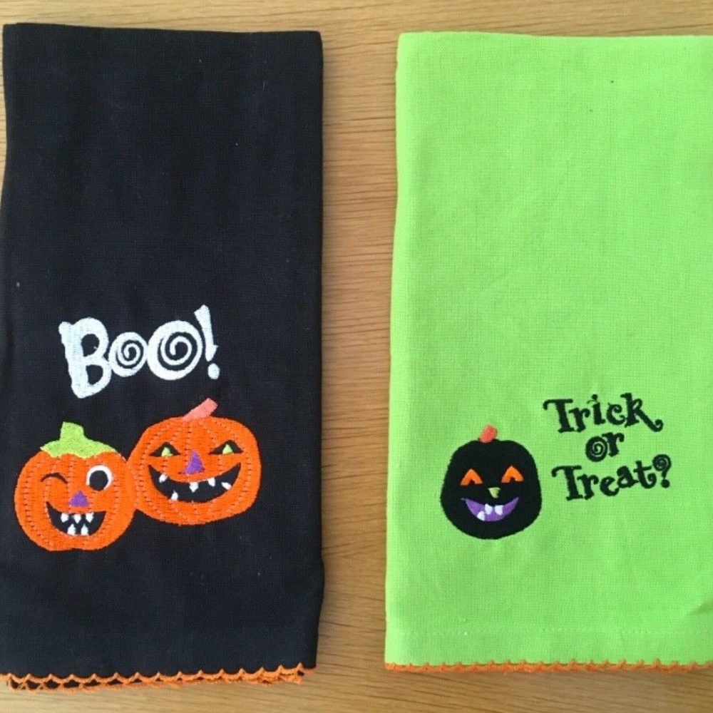 Set of 2 Embroidered Halloween Pumpkins Kitchen or Bath Hand Towels 100% Cotton
